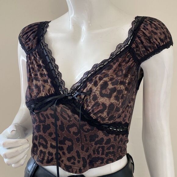 dELiA*s by Dolls Kill Leopard Print Lace-Trim Short Sleeve Tie Open Back Top - Picture 3 of 5